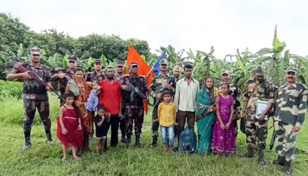 মুজিবনগর সীমান্তে বিএসএফের আটক ৯ বাংলাদেশিকে বিজিবির কাছে ফেরত