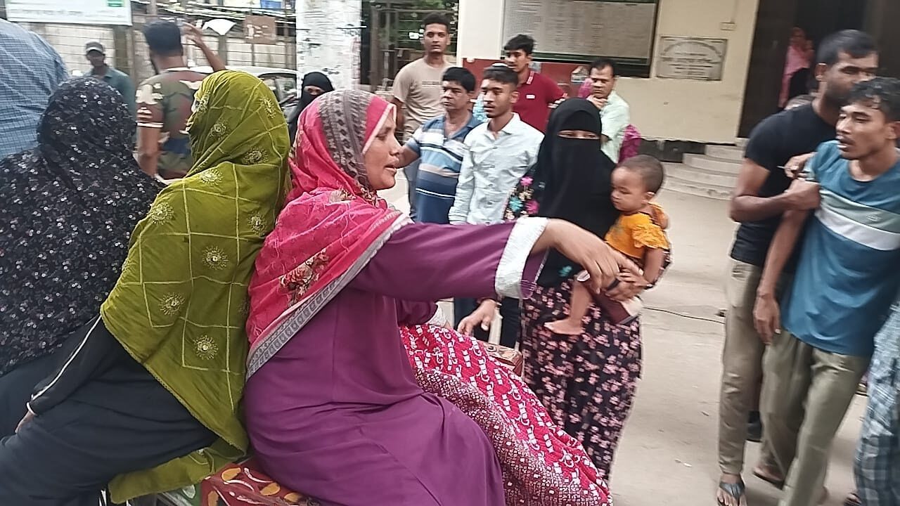 গাংনীতে ছাদ থেকে পড়ে জীবন হারালেন গৃহবধূ