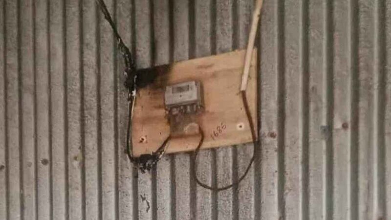 স্ত্রী যেতে রাজি না হওয়ায় শ্বশুরবাড়ির বৈদ্যুতিক মিটারে আগুন দিলেন যুবক