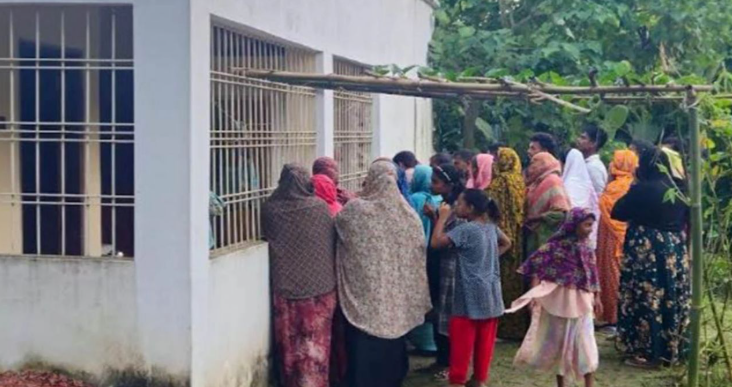 ঝিনাইদহে নিজ বসতঘর থেকে ব্যবসায়ীর অর্ধগলিত মরদেহ উদ্ধার